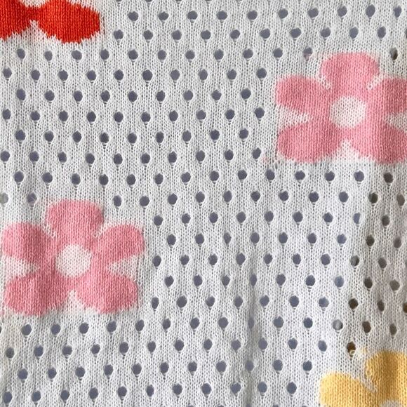 Open Knit Lightweight Cardigan White w Blue Yellow Pink Red Flowers Size Medium - Picture 3 of 6